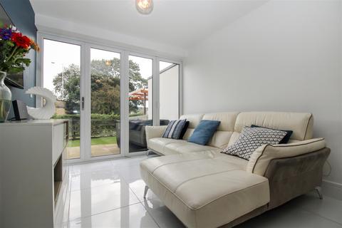5 Eleanor Close, Bradford, BD10 0TZ