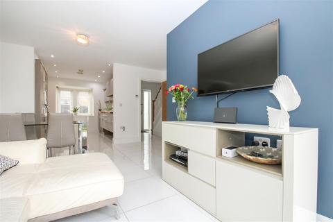 5 Eleanor Close, Bradford, BD10 0TZ