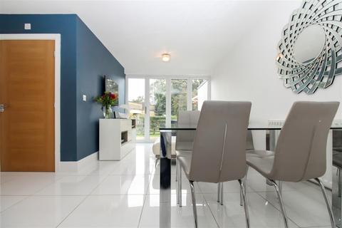 5 Eleanor Close, Bradford, BD10 0TZ