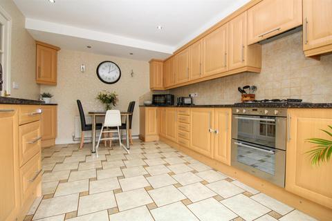 29 Edwin Avenue, Guiseley, Leeds, LS20 8QJ