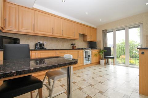 29 Edwin Avenue, Guiseley, Leeds, LS20 8QJ