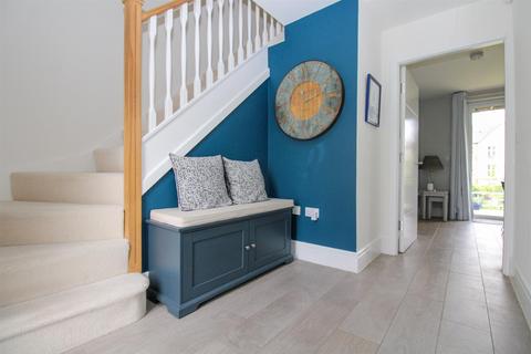 1 Eleanor Close, Bradford, BD10 0TZ