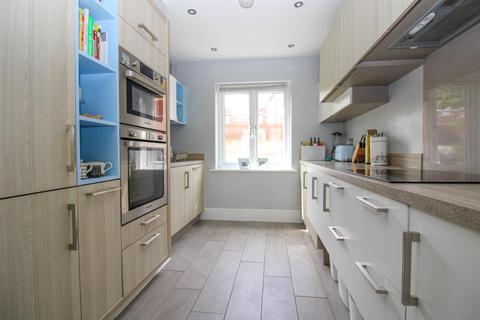 1 Eleanor Close, Bradford, BD10 0TZ