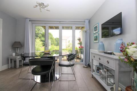 1 Eleanor Close, Bradford, BD10 0TZ
