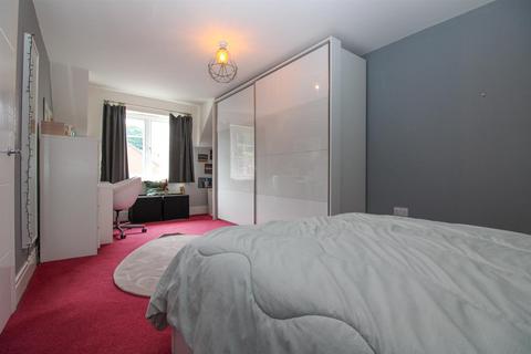 1 Eleanor Close, Bradford, BD10 0TZ