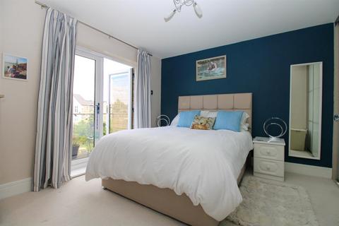 1 Eleanor Close, Bradford, BD10 0TZ