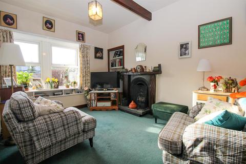 3 Carlton Mount, Yeadon, Leeds, LS19 7UZ