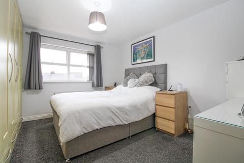 182 Apperley Road, Idle, Bradford, BD10 9TP
