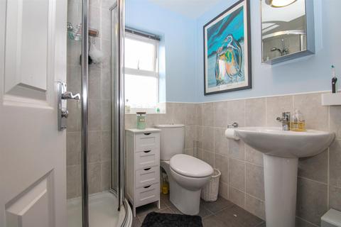 182 Apperley Road, Idle, Bradford, BD10 9TP