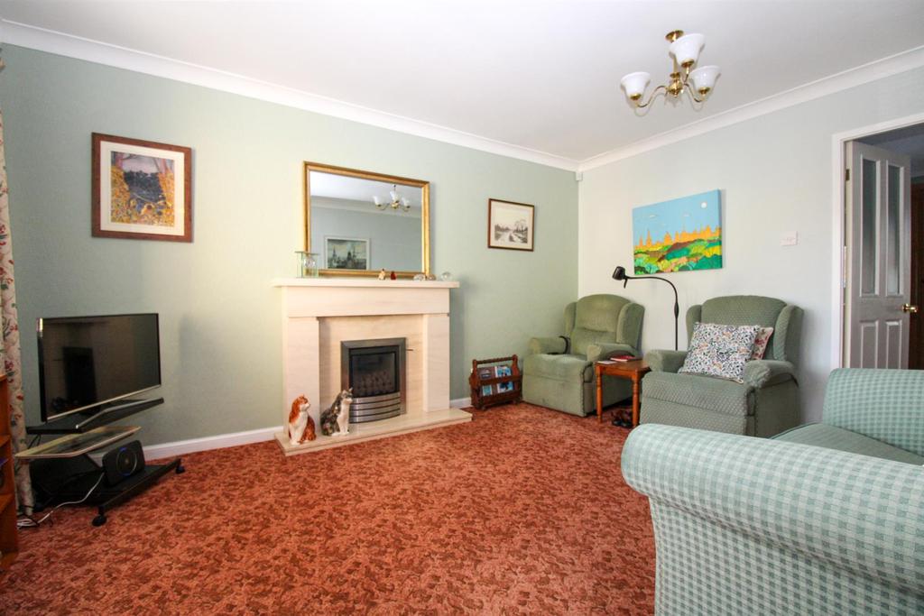 Crofters Lea, Yeadon, Leeds 4 bed detached house £399,950
