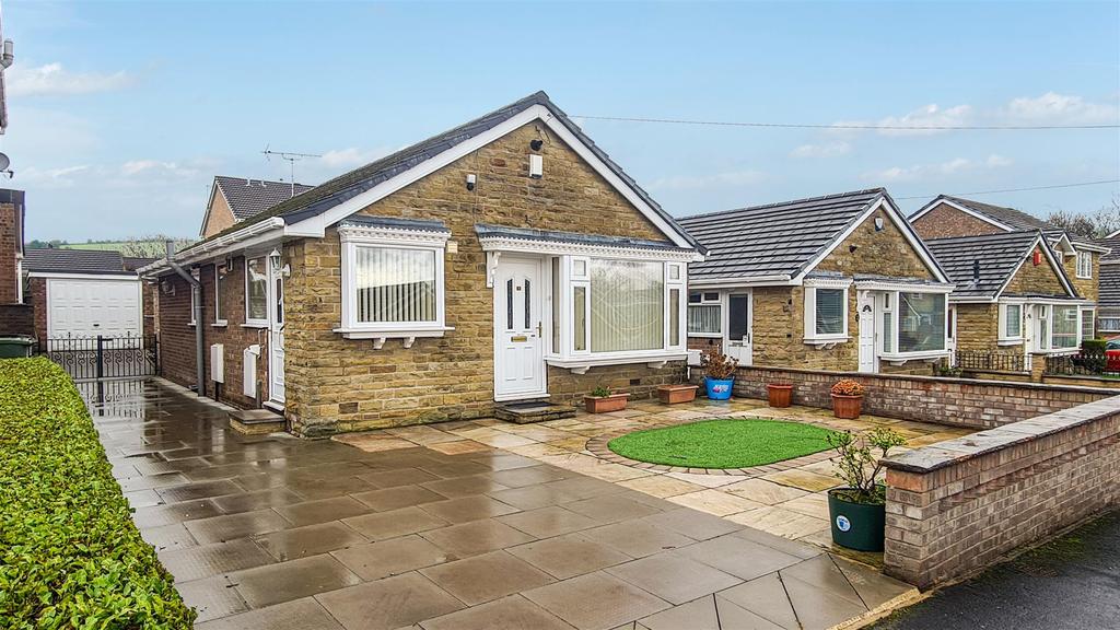 Redwood Way, Yeadon, Leeds, West Yorkshire 2 bed detached bungalow for