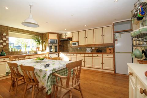 4b Carlton Mount, Yeadon, Leeds, LS19 7UZ