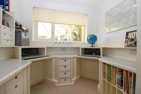 4b Carlton Mount, Yeadon, Leeds, LS19 7UZ