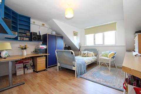 4b Carlton Mount, Yeadon, Leeds, LS19 7UZ