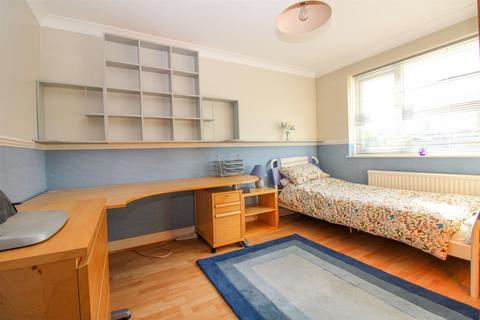 4b Carlton Mount, Yeadon, Leeds, LS19 7UZ