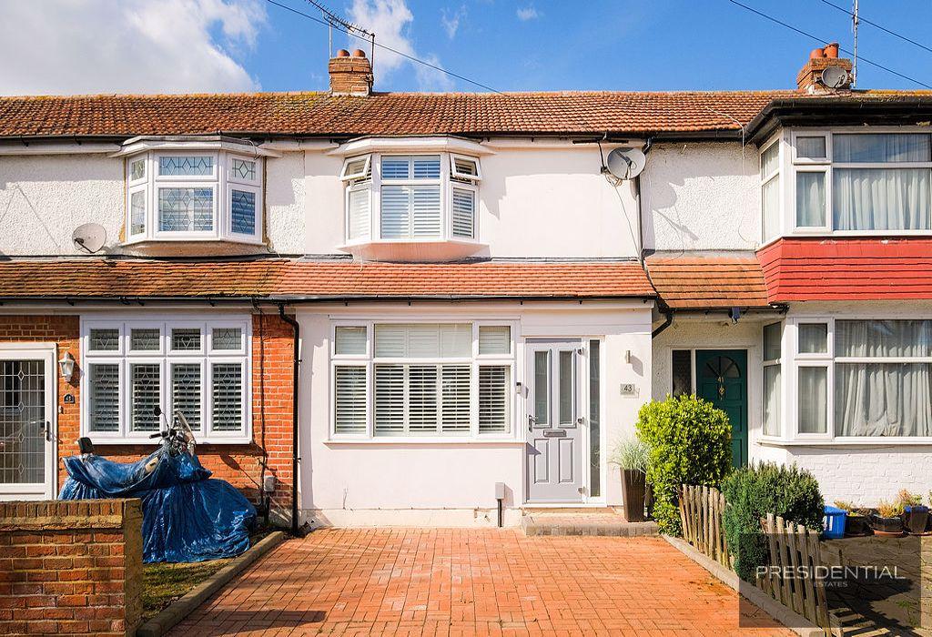 Southern Drive, Loughton, Essex 2 bed terraced house £450,000