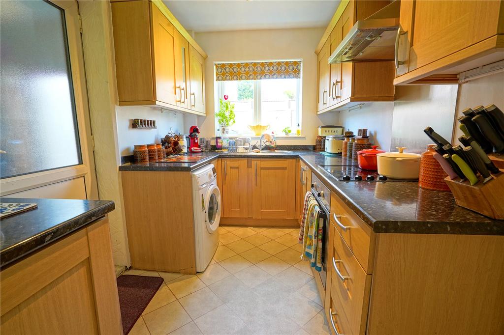 Katherine Street, Thurcroft, Rotherham, South Yorkshire, S66 3 bed semidetached house £130,000