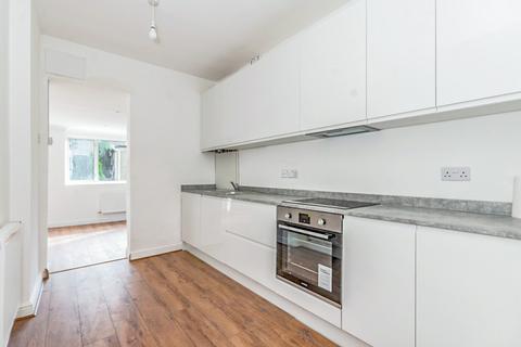 3 bedroom semi-detached house to rent, Barnet Way, Mill Hill, NW7
