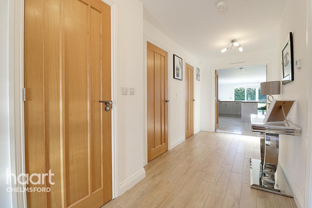 Baddow Hall Avenue, Chelmsford 5 bed detached house £850,000