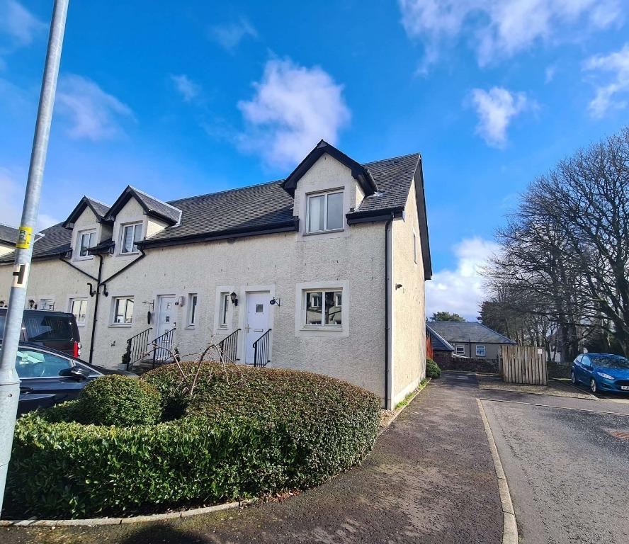 Crosslaw Gardens, Lanark, ML11 3 bed end of terrace house £695 pcm (£