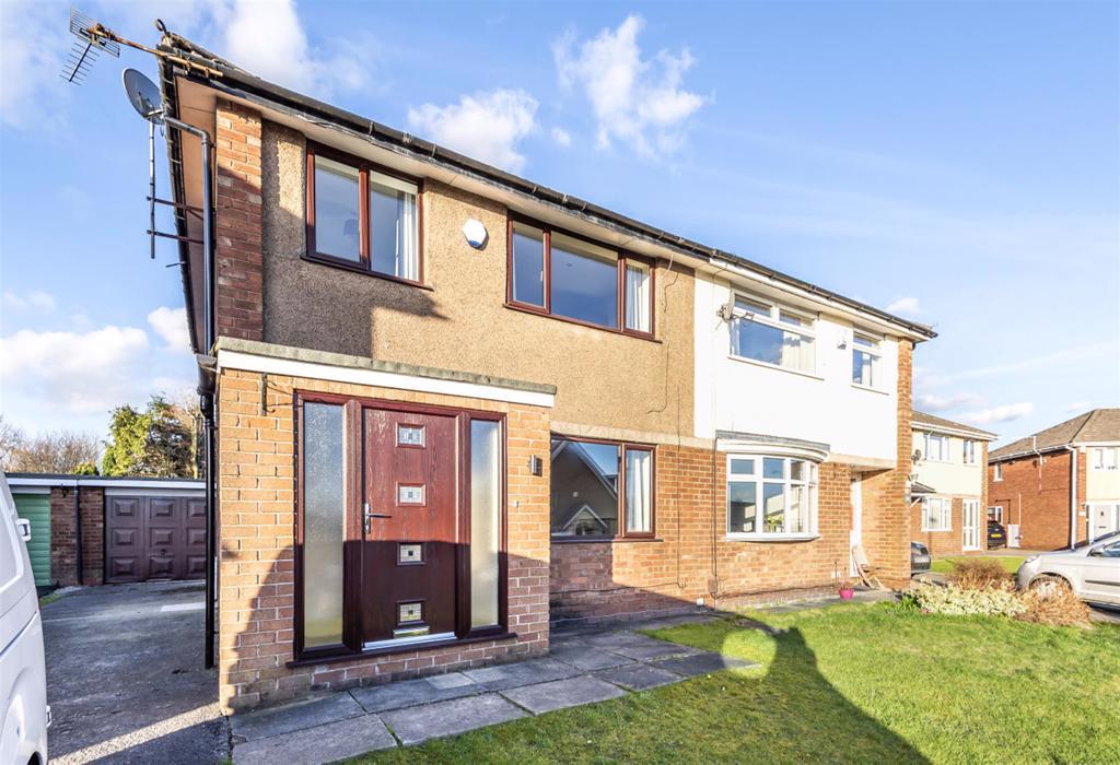 Wyre Drive, Worsley, Manchester 3 bed semidetached house £925 pcm (£