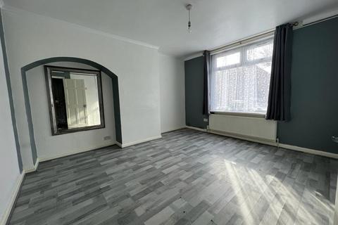 3 bedroom semi-detached house to rent, No Deposit Option, Heathway, Dagenham, RM10