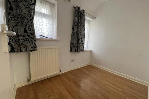 3 bedroom semi-detached house to rent, No Deposit Option, Heathway, Dagenham, RM10