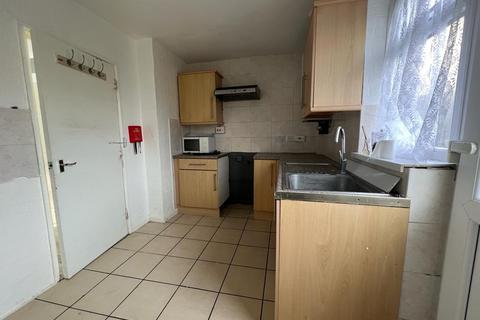 3 bedroom semi-detached house to rent, No Deposit Option, Heathway, Dagenham, RM10