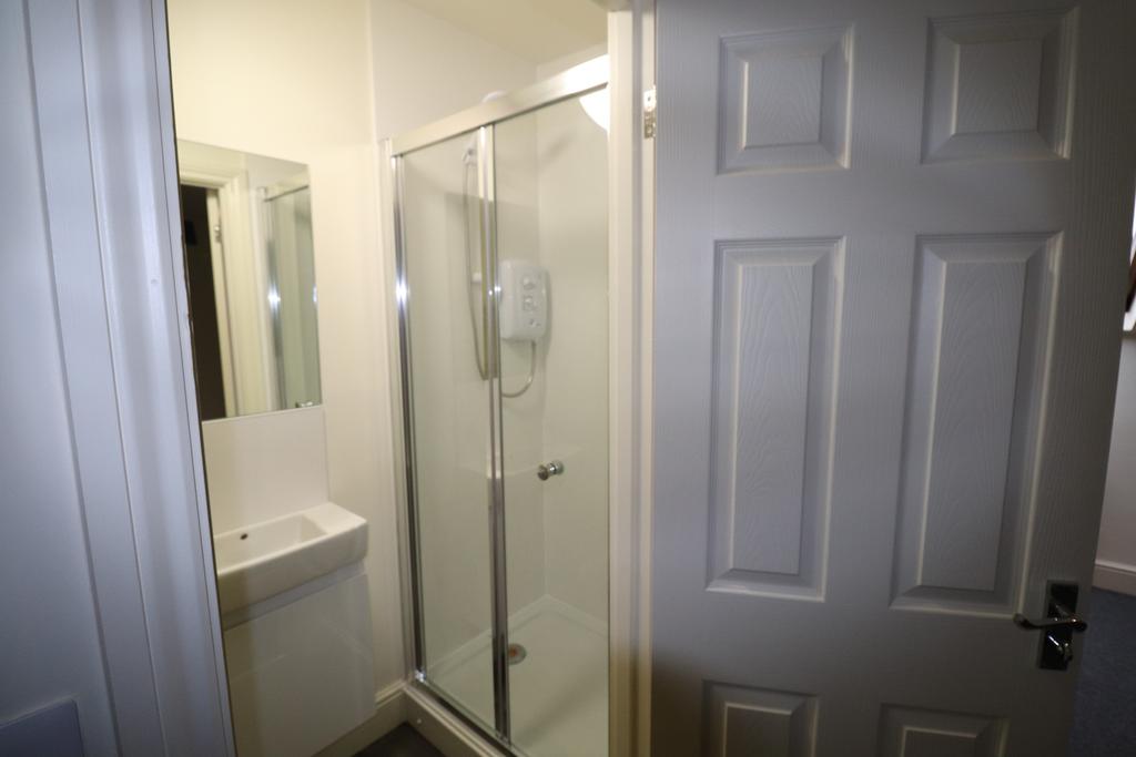 Bed 1 Ensuite