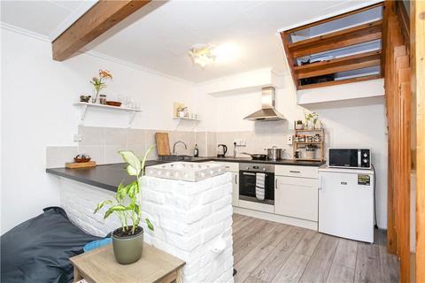 25 Aspen Close, Staines, TW18 4SW