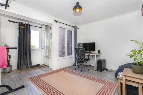 25 Aspen Close, Staines, TW18 4SW