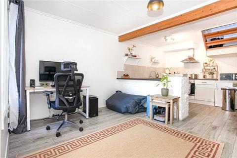 25 Aspen Close, Staines, TW18 4SW