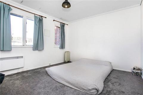 25 Aspen Close, Staines, TW18 4SW