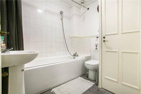 25 Aspen Close, Staines, TW18 4SW