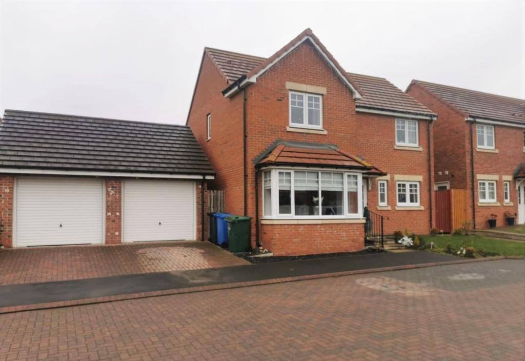 Elm Crescent, Birtley, Chester le Street 4 bed detached house £1,400