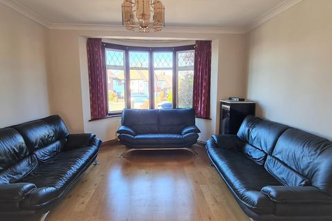 4 bedroom semi-detached house to rent - Friars Walk, Southgate London N14