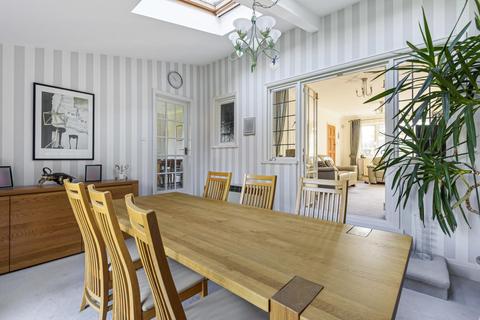 101 Farnham Road, Guildford, GU2 7PF