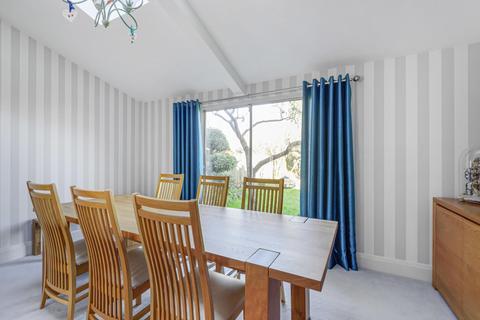101 Farnham Road, Guildford, GU2 7PF