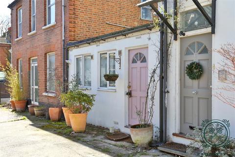 Studio to rent, Fairfax Road, London, N8