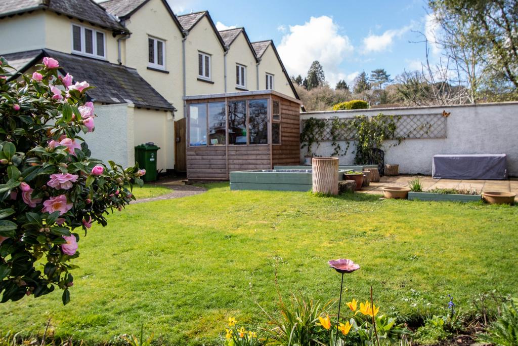 Perrys Manor, Perrys Gardens, West Hill 2 bed apartment £265,000