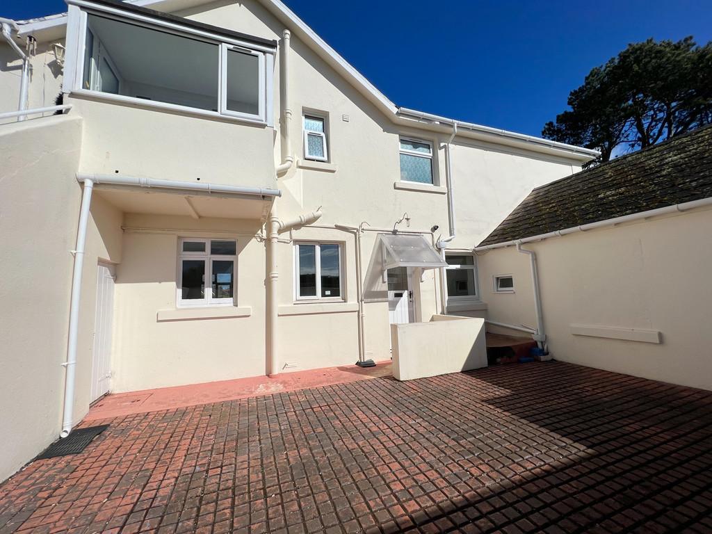 Huxtable Hill, Chelston, Torquay 2 bed apartment £850 pcm (£196 pw)