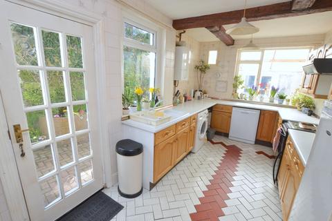 16 Blackborough Road, Reigate, RH2 7BT