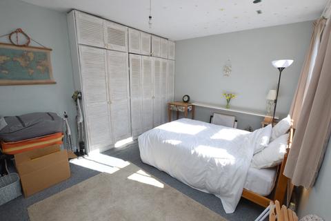 16 Blackborough Road, Reigate, RH2 7BT