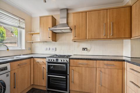 2 bedroom terraced house to rent, 70 Swift Close