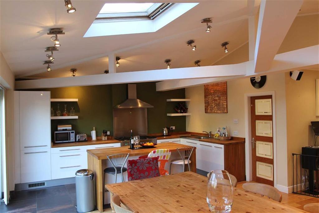 Shanklin Avenue, South Knighton, Leicester 4 bed semidetached house