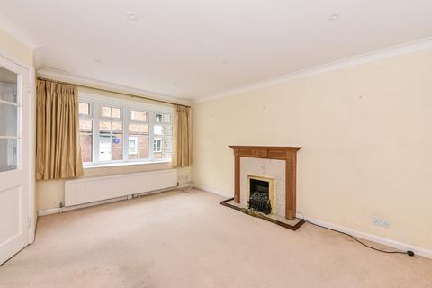 2 bedroom terraced house to rent, Sheep Street, Petersfield