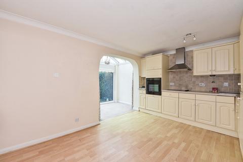 2 bedroom terraced house to rent, Sheep Street, Petersfield