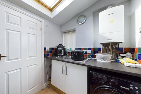 10 Intake Grove, Bradford, BD2 3NJ