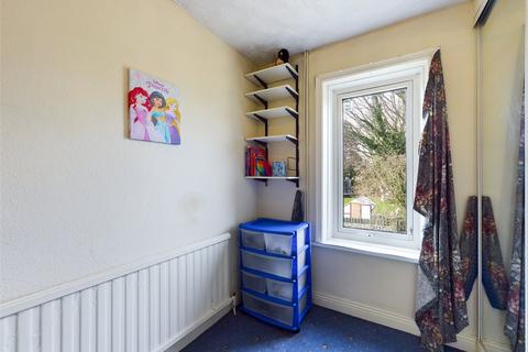 10 Intake Grove, Bradford, BD2 3NJ