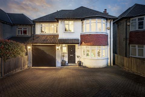 8 The Horseshoe, Coulsdon, CR5 2AS